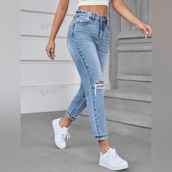 High Waist Ripped Tapered Jeans - Picture 4 of 5